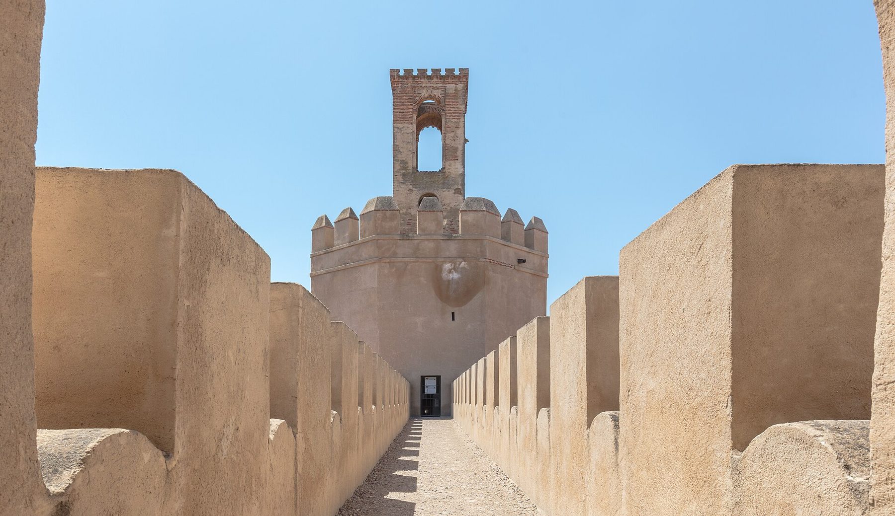 Torre de Espantaperros dentro de la Alcazaba de Badajoz
