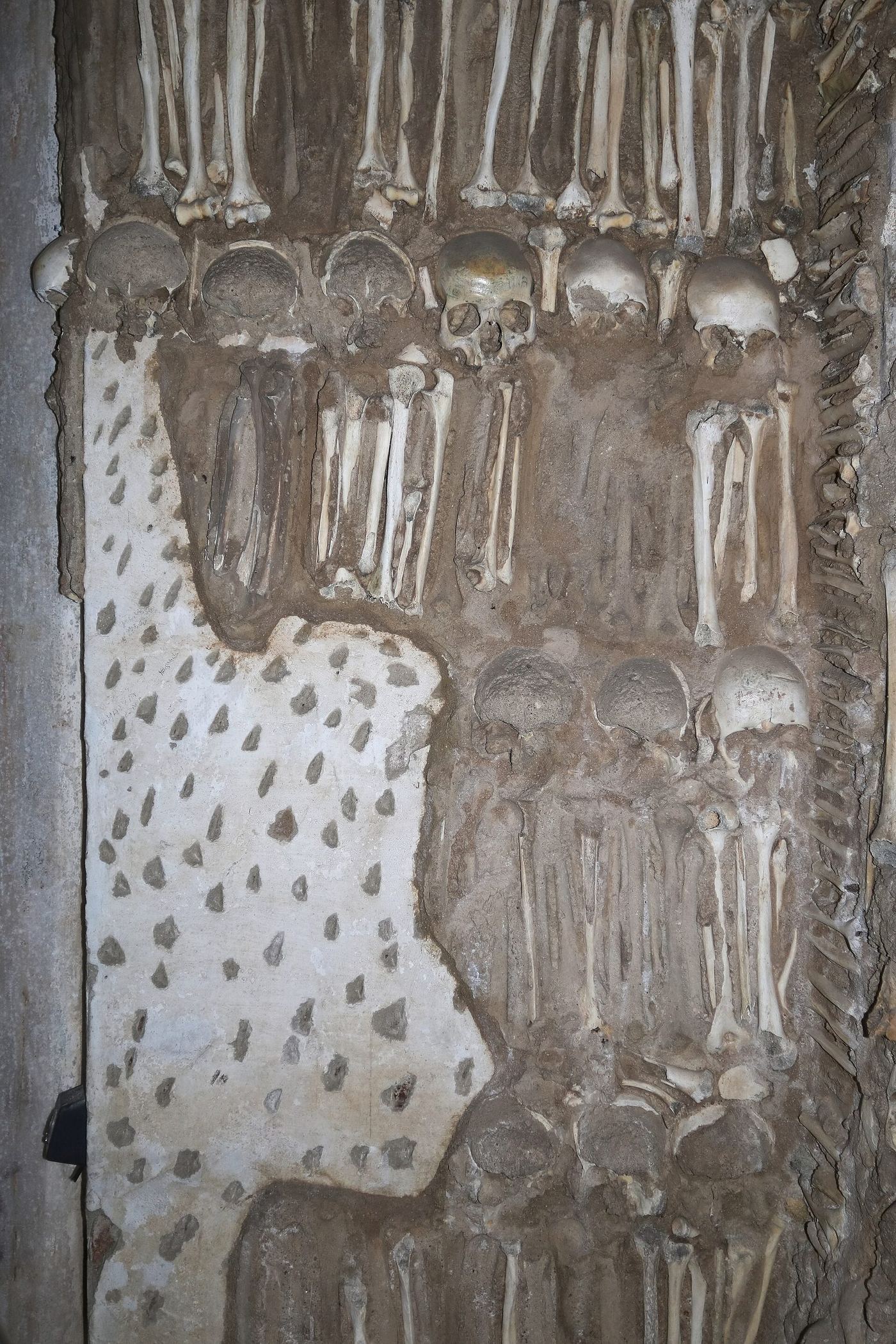 Interior de la Capela dos Ossos en Évora