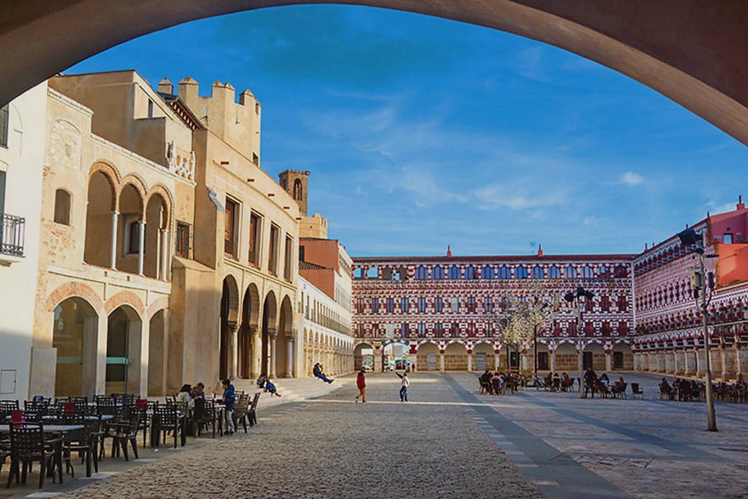 Vista de la Plaza Alta de Badajoz en una ruta guiada por el casco histórico