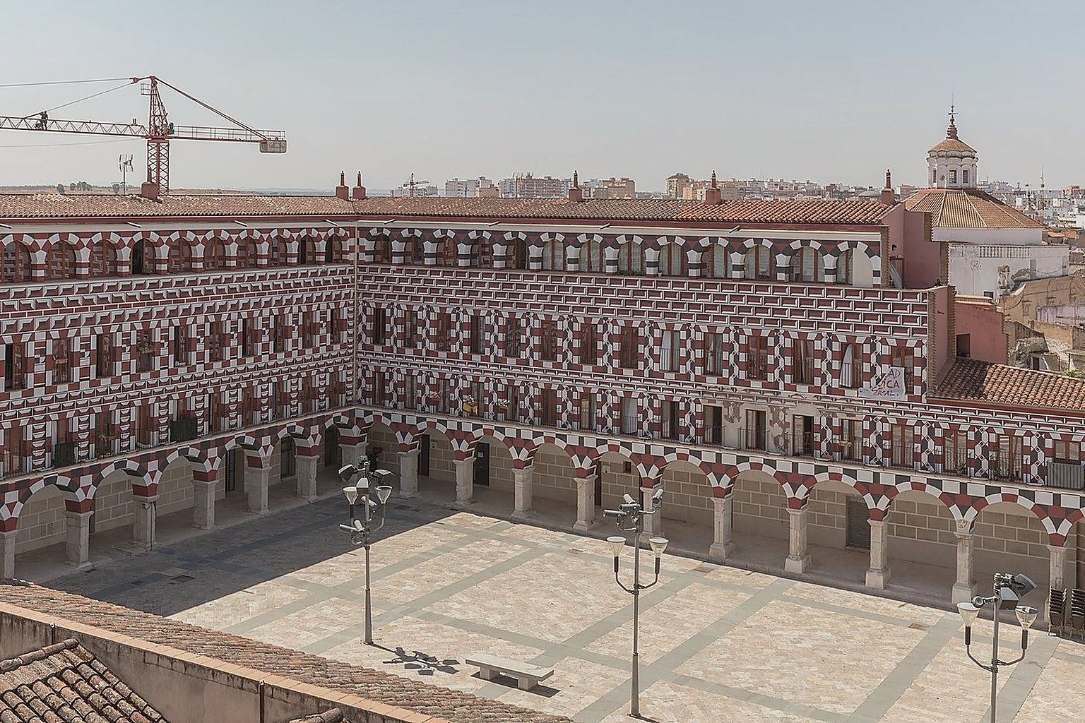Vista de la Plaza Alta de Badajoz en una ruta por el casco histórico